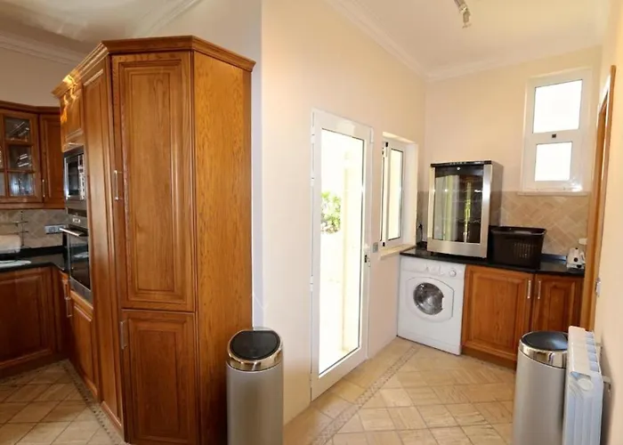 Luxury Vilamoura 4 Bedrooms Corvo Billiards Villa *